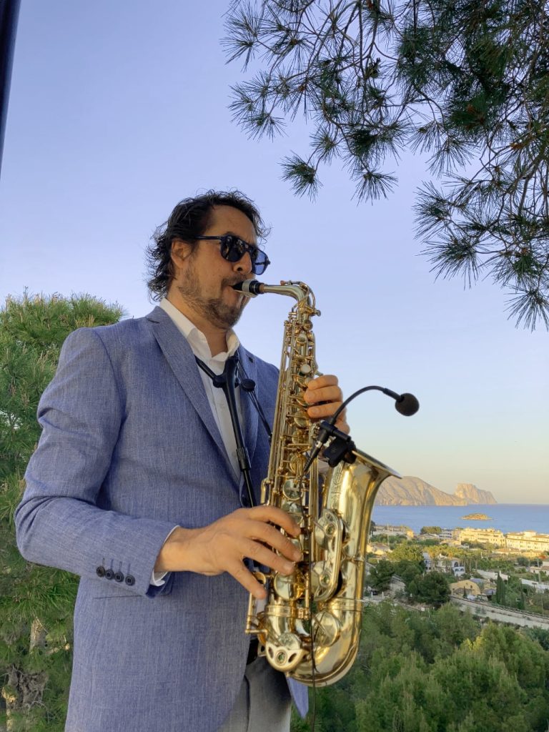 musica en cócteles - saxofonista en eventos privados - interpretación de a thousand years Christina