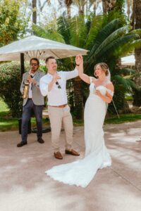Saxofonista en cóctel de boda